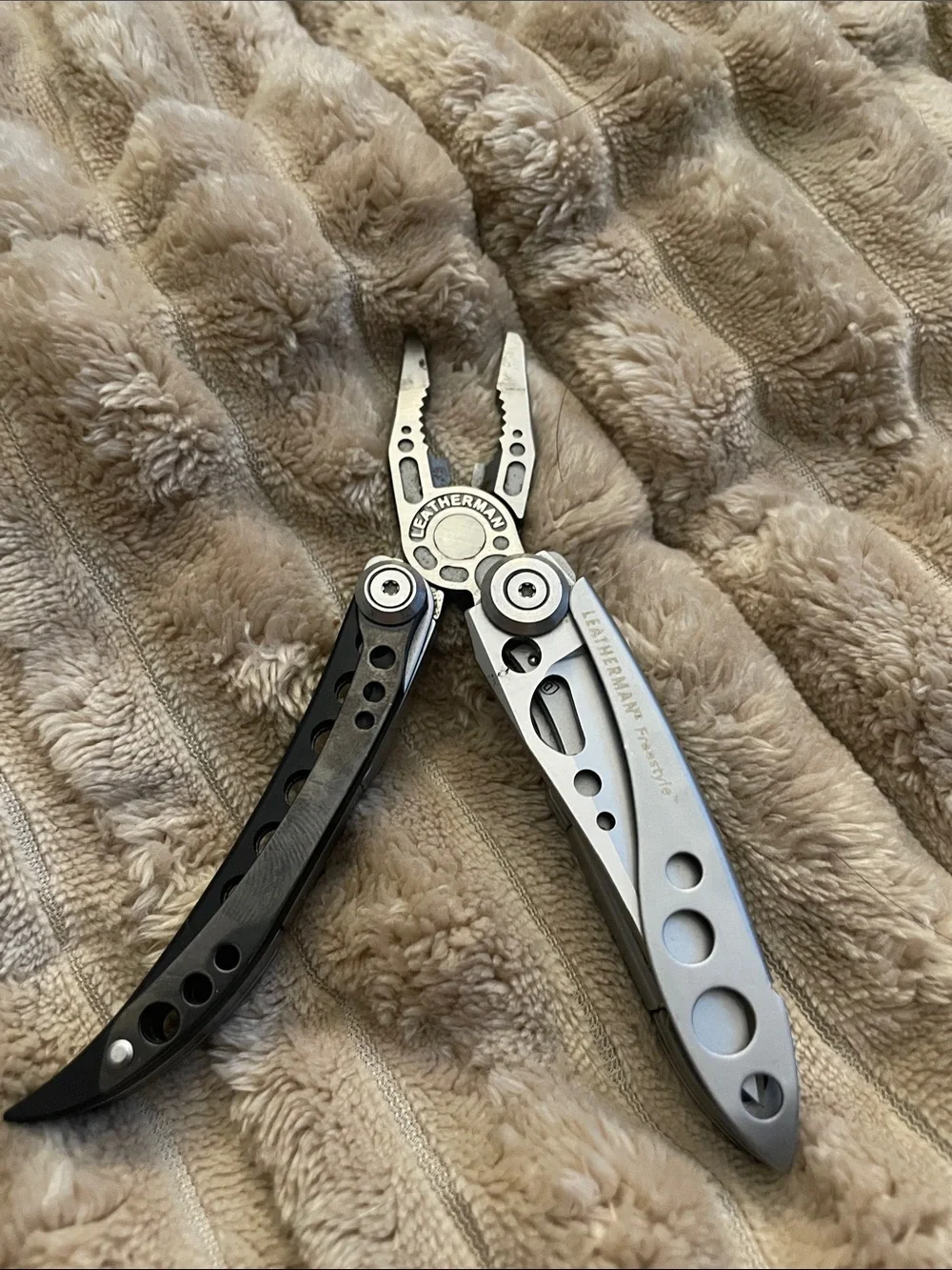 Leatherman Freestyle multi tool in used but good condition.
